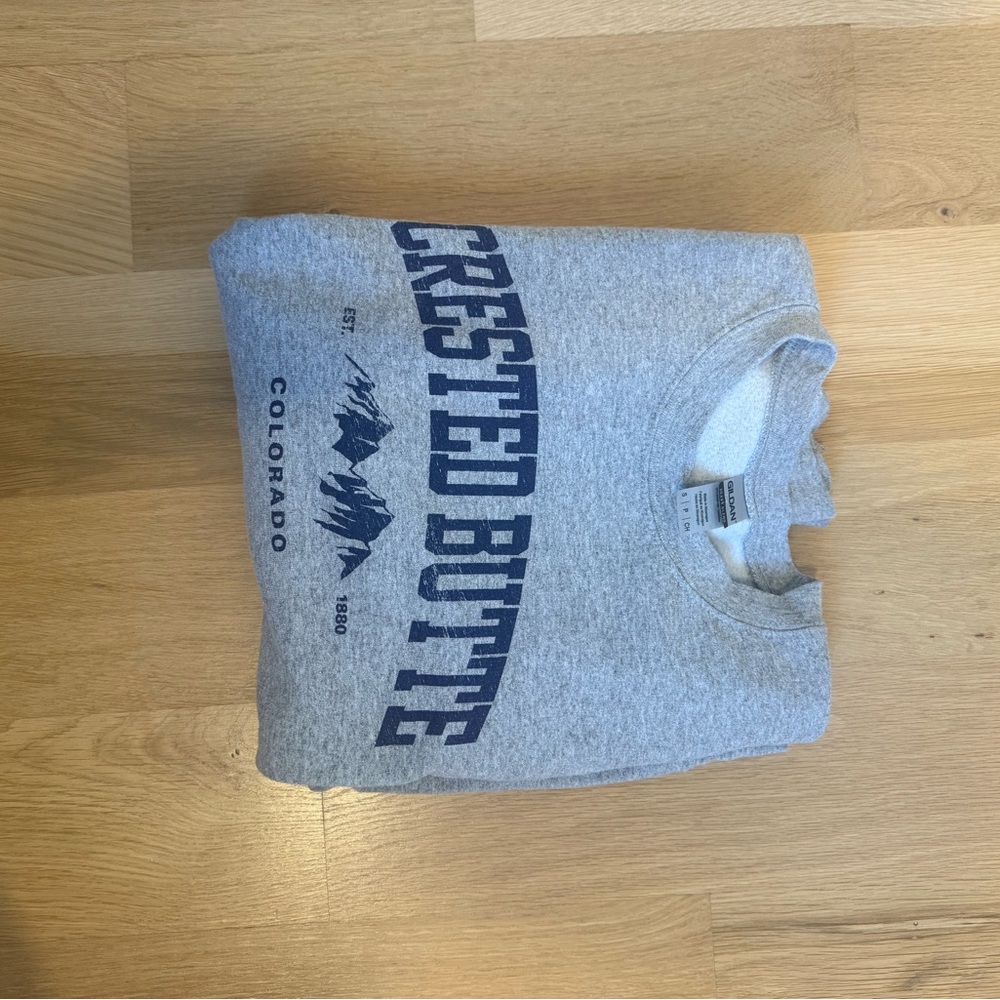 Gildan Heavy Blend Gray Crested Butte Crewneck